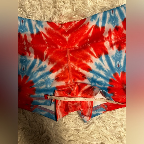 Crops and Cleans Tie Dye Shorts - Picture 5 of 6